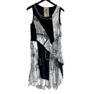 Fleur De Lis Flowy Black/Gray/White Sleeveless Dress, Size Large